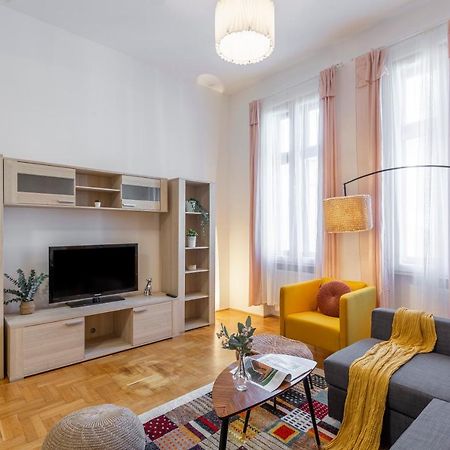 Cozy Home By Bella In The Heart Of Budapešť Exteriér fotografie